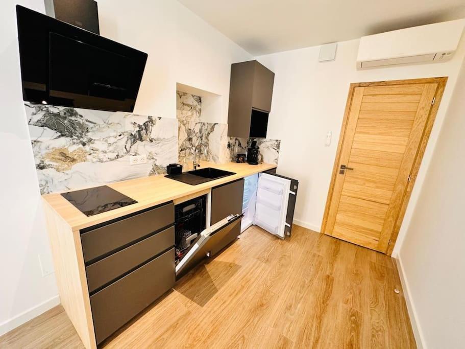 Les Appartements De Nana 4 - Studio Hypercentre, Rue Meynadier, Palais & Plage, Clim, Wifi 칸느 외부 사진